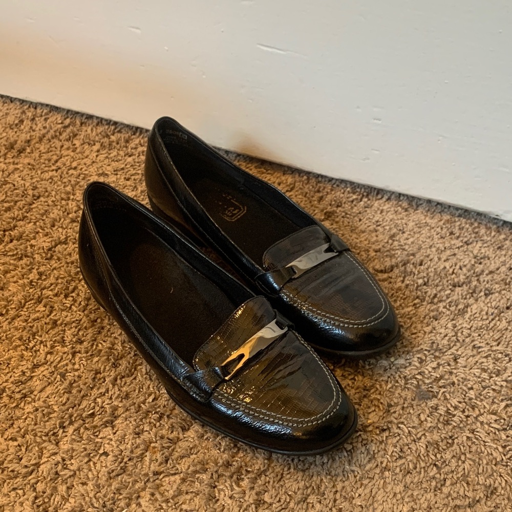 Vintage Munro Shiny Black Loafers